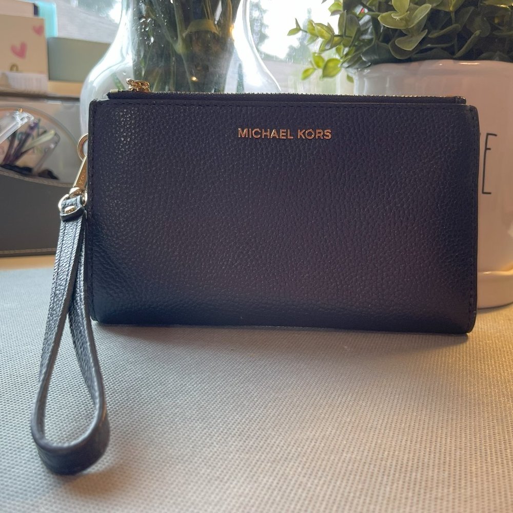 Michael Kors Adele Smartphone Wallet in Navy Blue